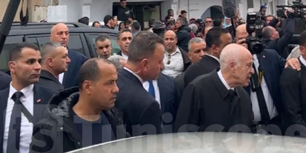 عاجل  : بالفيديو- قيس سعيد في زيارة فجئية للبحر الازرق-المرسى